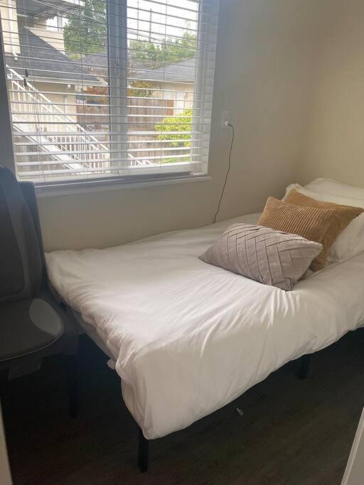 4 Bedroom Upper Level Kits Home Vancouver Kültér fotó