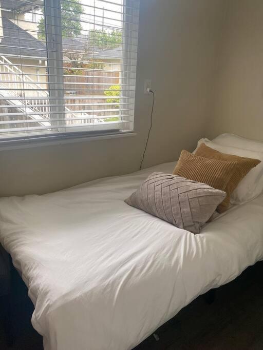 4 Bedroom Upper Level Kits Home Vancouver Kültér fotó