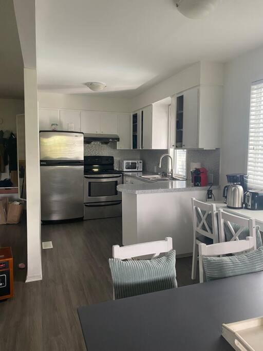 4 Bedroom Upper Level Kits Home Vancouver Kültér fotó
