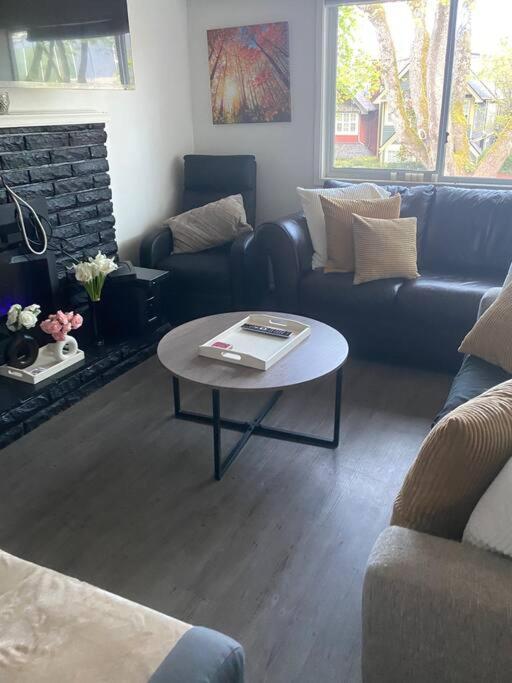4 Bedroom Upper Level Kits Home Vancouver Kültér fotó
